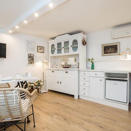 Charming Studio Apartment At House Rustica With Terrace And Nearby Parking Punat Eksteriør billede