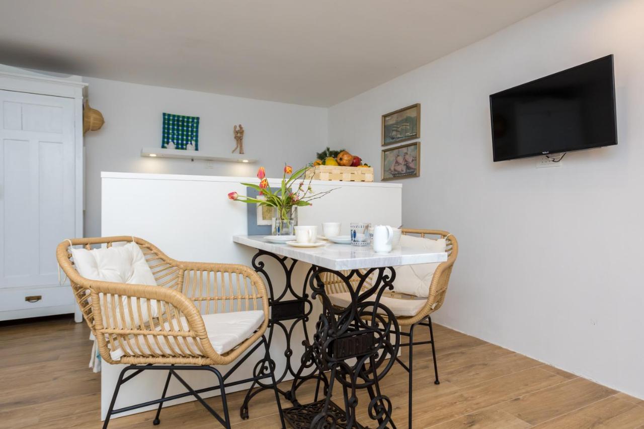 Charming Studio Apartment At House Rustica With Terrace And Nearby Parking Punat Eksteriør billede