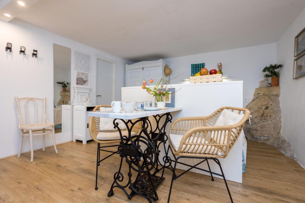 Charming Studio Apartment At House Rustica With Terrace And Nearby Parking Punat Eksteriør billede