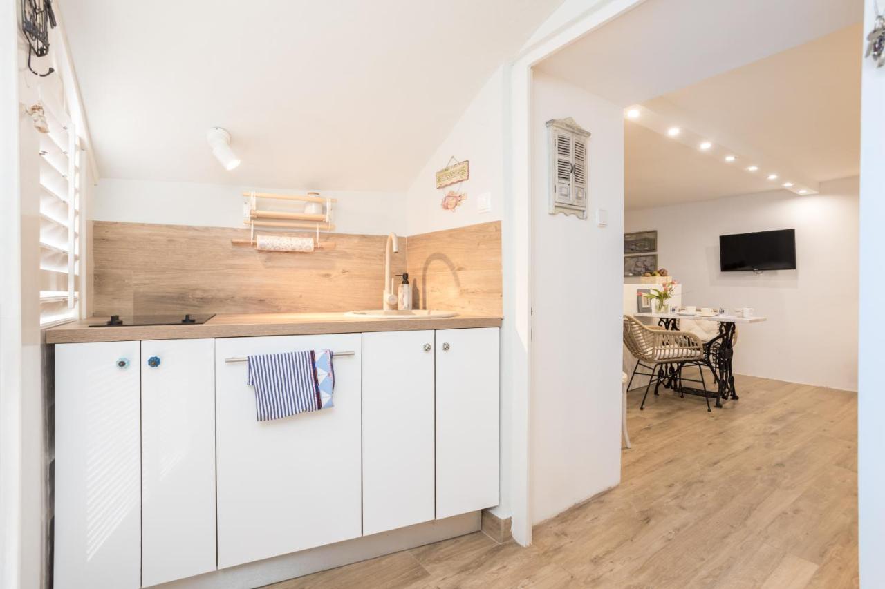 Charming Studio Apartment At House Rustica With Terrace And Nearby Parking Punat Eksteriør billede