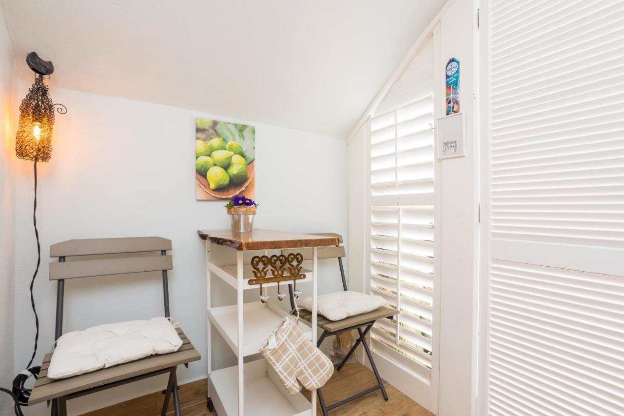 Charming Studio Apartment At House Rustica With Terrace And Nearby Parking Punat Eksteriør billede
