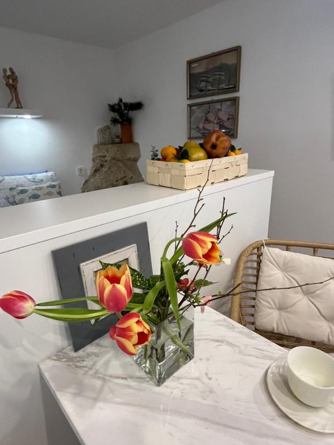 Charming Studio Apartment At House Rustica With Terrace And Nearby Parking Punat Eksteriør billede