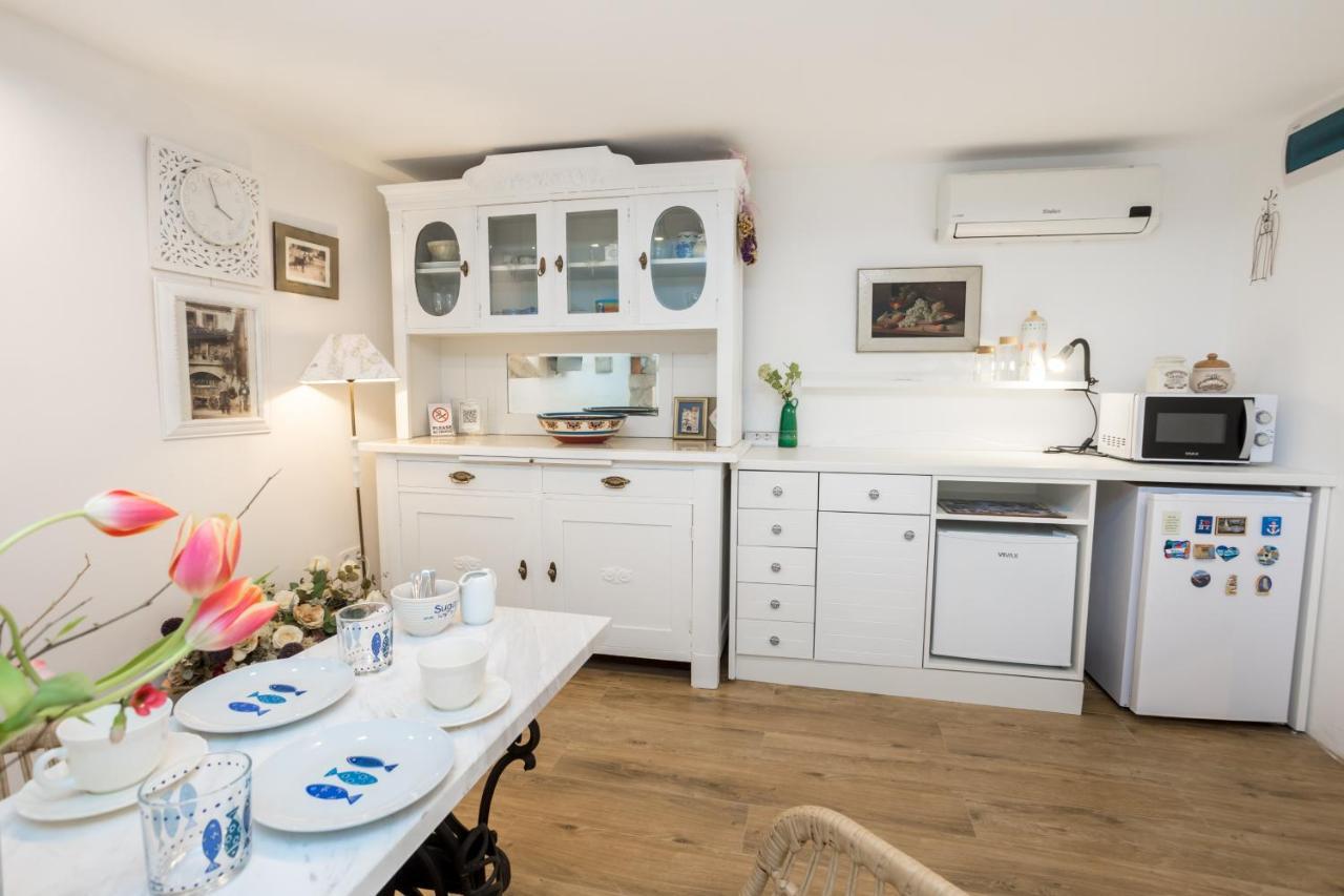 Charming Studio Apartment At House Rustica With Terrace And Nearby Parking Punat Eksteriør billede