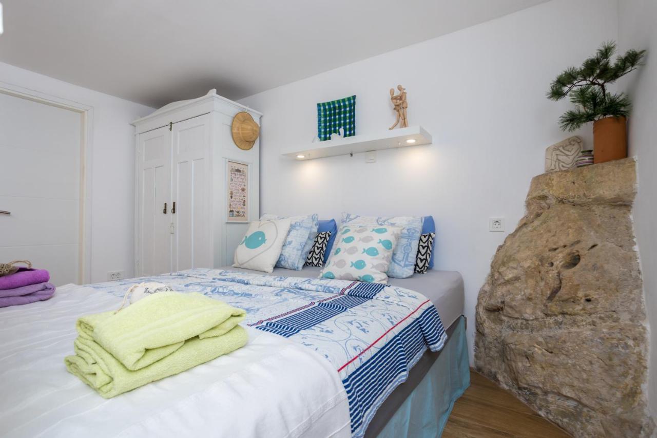 Charming Studio Apartment At House Rustica With Terrace And Nearby Parking Punat Eksteriør billede