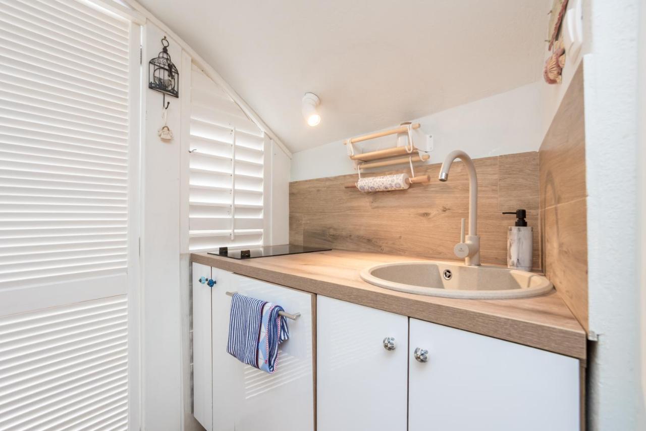 Charming Studio Apartment At House Rustica With Terrace And Nearby Parking Punat Eksteriør billede