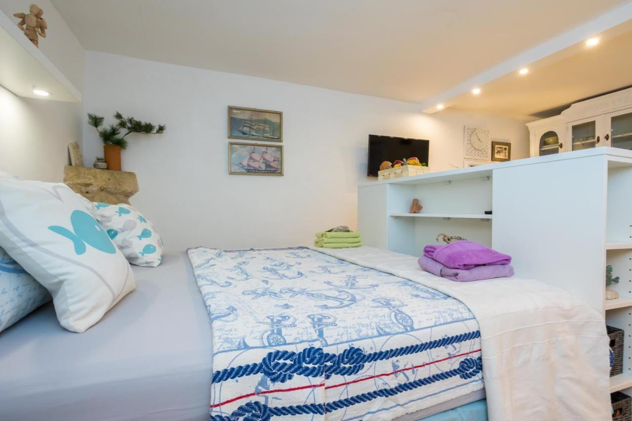 Charming Studio Apartment At House Rustica With Terrace And Nearby Parking Punat Eksteriør billede