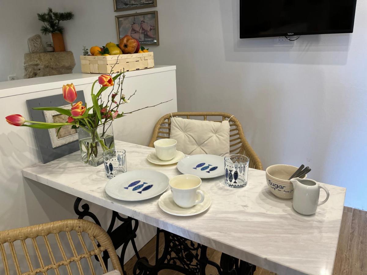 Charming Studio Apartment At House Rustica With Terrace And Nearby Parking Punat Eksteriør billede